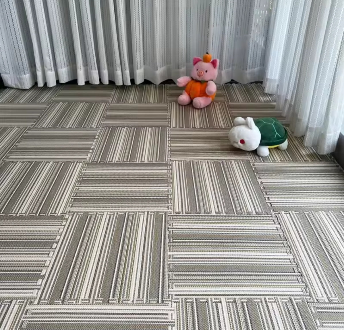 Striped splicing carpet floor mat